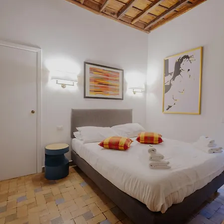 Daire Via Giulia Charming With Balcony