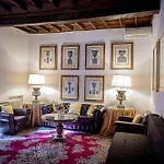 Via Giulia Charming With Balcony Apartment Rom